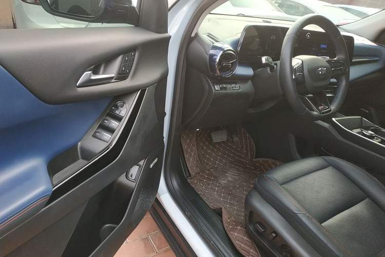 Used Chevrolet Equinox Plus 2024 102km RS Ultimate Edition Interior 3