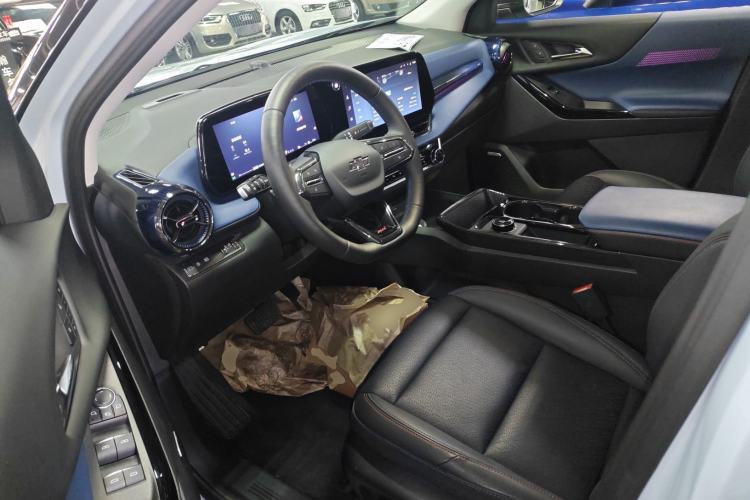 Used Chevrolet Equinox Plus 2024 102km RS Ultimate Edition Interior 3