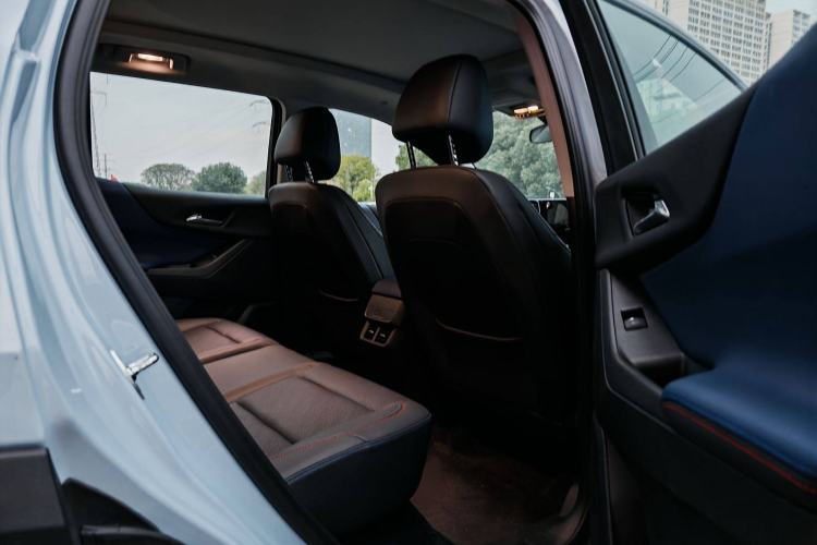 Used Chevrolet Equinox Plus 2024 102km RS Ultimate Edition Interior 4