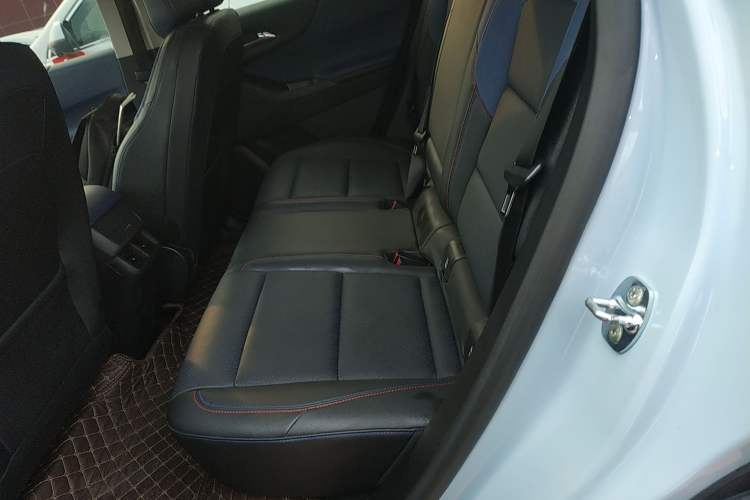 Used Chevrolet Equinox Plus 2024 102km RS Ultimate Edition Interior 4