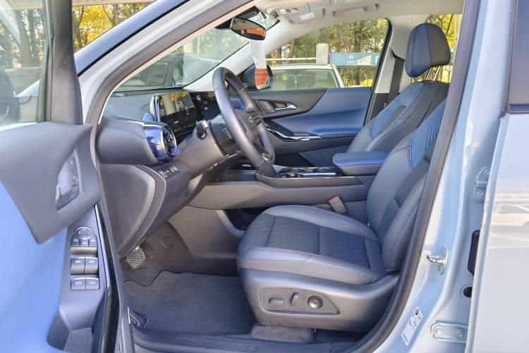 Used Chevrolet Equinox Plus 2024 102km RS Ultimate Edition Interior 5