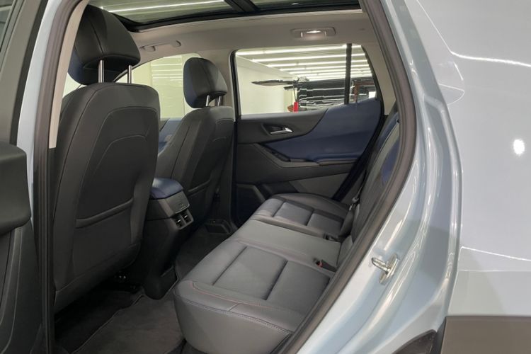 Used Chevrolet Equinox Plus 2024 102km RS Ultimate Edition Interior 6