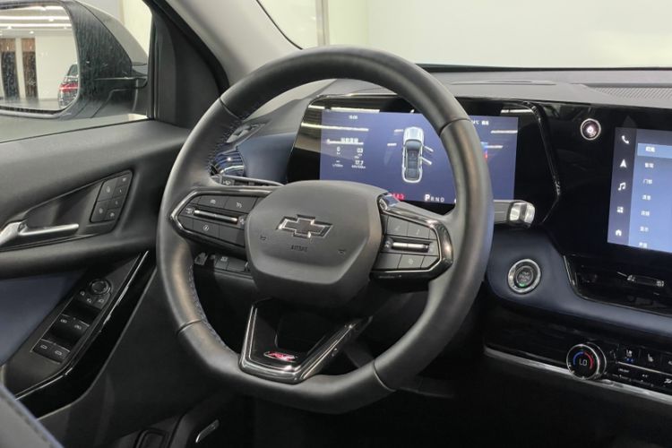 Used Chevrolet Equinox Plus 2024 102km RS Ultimate Edition Interior 7