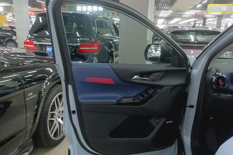 Used Chevrolet Equinox Plus 2024 102km RS Ultimate Edition Left Front Door Interior