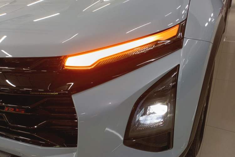 Used Chevrolet Equinox Plus 2024 102km RS Ultimate Edition Left Front Headlight