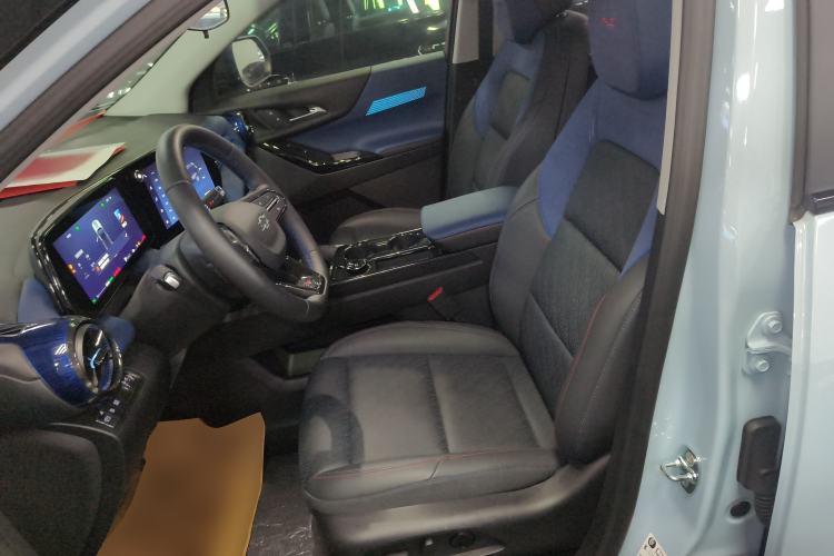 Used Chevrolet Equinox Plus 2024 102km RS Ultimate Edition Left Front Seat