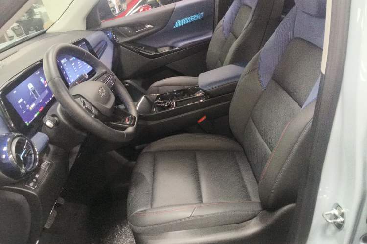 Used Chevrolet Equinox Plus 2024 102km RS Ultimate Edition Left Front Seat