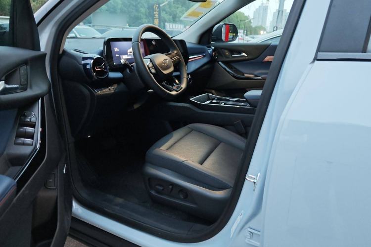 Used Chevrolet Equinox Plus 2024 102km RS Ultimate Edition Left Front Seat
