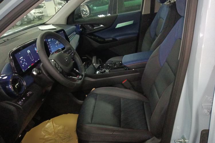 Used Chevrolet Equinox Plus 2024 102km RS Ultimate Edition Left Front Seat
