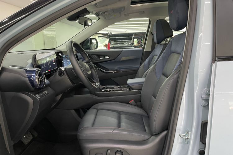 Used Chevrolet Equinox Plus 2024 102km RS Ultimate Edition Left Front Seat