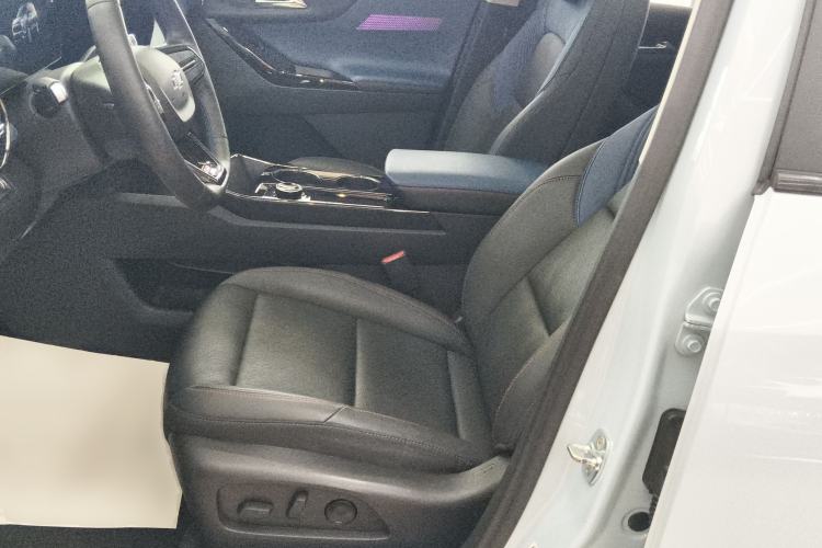 Used Chevrolet Equinox Plus 2024 102km RS Ultimate Edition Left Front Seat