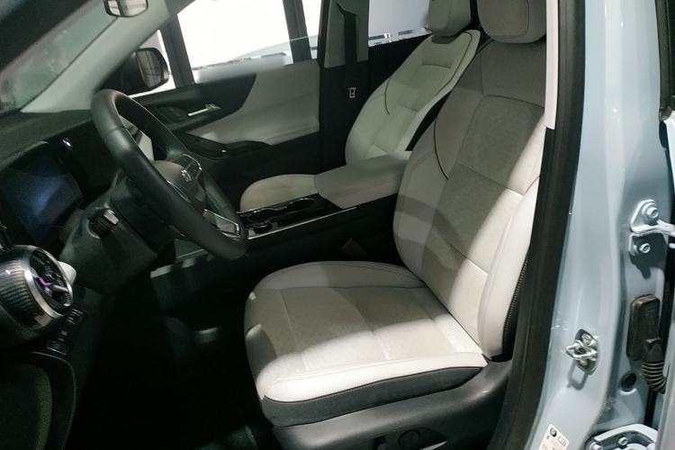 Used Chevrolet Equinox Plus 2024 155km ACTIV Ultimate Edition Left Front Seat
