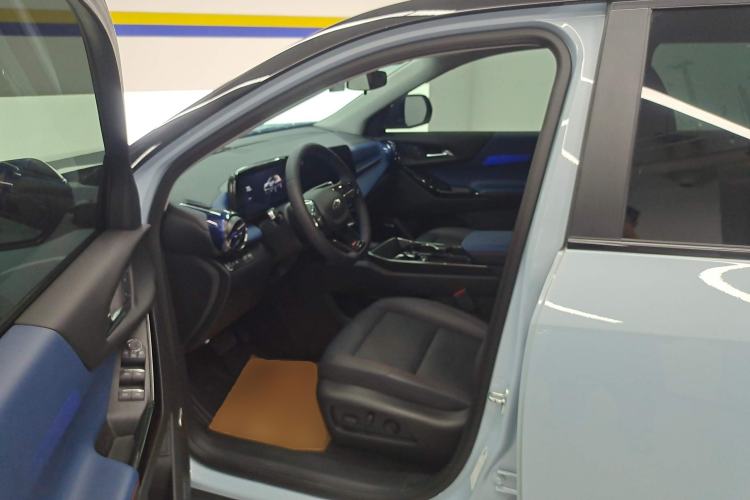 Used Chevrolet Equinox Plus 2024 102km RS Ultimate Edition Left Front Seat