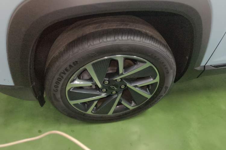 Used Chevrolet Equinox Plus 2024 102km RS Ultimate Edition Left Front Wheel Hub