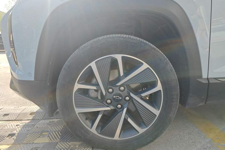 Used Chevrolet Equinox Plus 2024 102km RS Ultimate Edition Left Front Wheel Hub