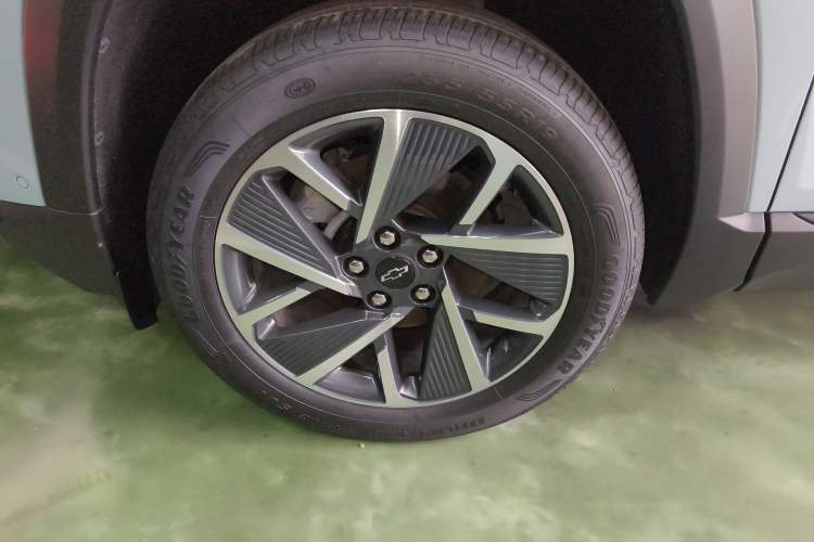 Used Chevrolet Equinox Plus 2024 102km RS Ultimate Edition Left Front Wheel Hub