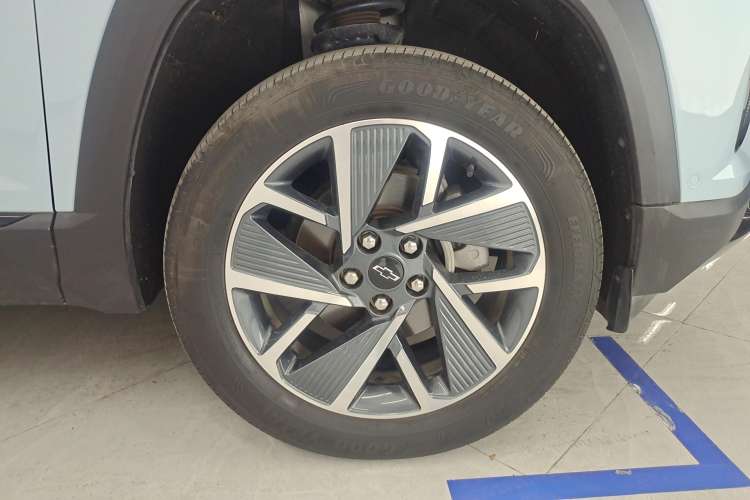 Used Chevrolet Equinox Plus 2024 102km RS Ultimate Edition Left Front Wheel Hub