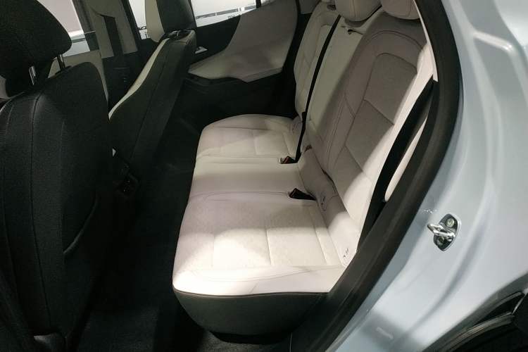Used Chevrolet Equinox Plus 2024 155km ACTIV Ultimate Edition Left Rear Seat