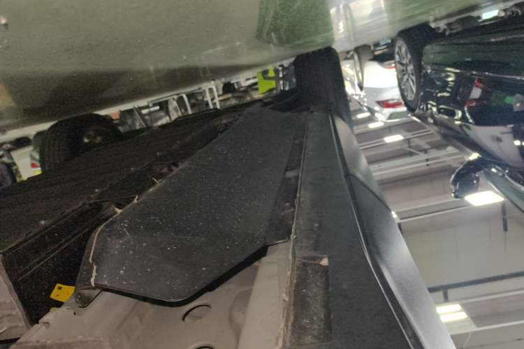 Used Chevrolet Equinox Plus 2024 102km RS Ultimate Edition Left Side Sill