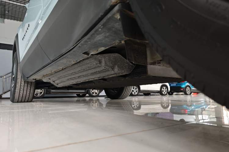 Used Chevrolet Equinox Plus 2024 102km RS Ultimate Edition Left Side Sill
