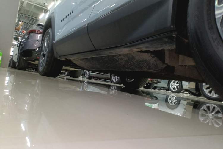 Used Chevrolet Equinox Plus 2024 102km RS Ultimate Edition Left Side Sill