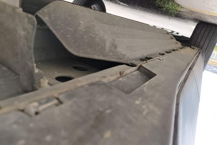 Used Chevrolet Equinox Plus 2024 102km RS Ultimate Edition Left Side Sill