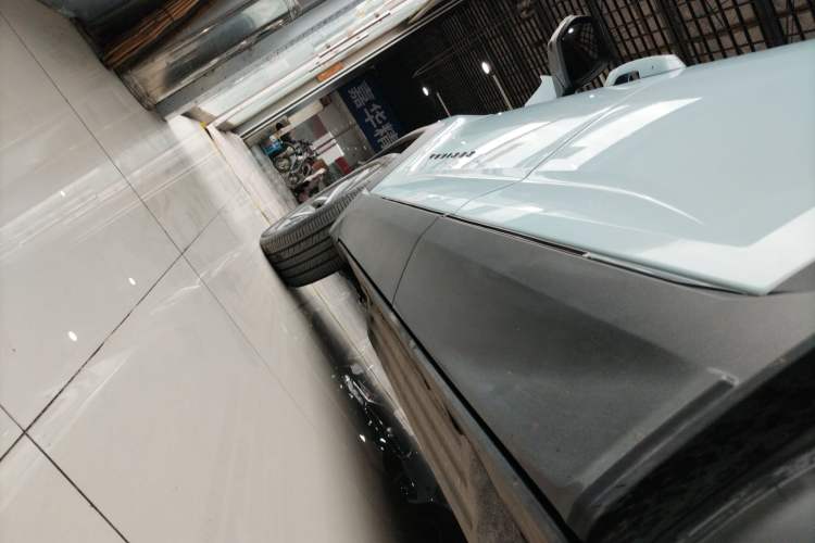 Used Chevrolet Equinox Plus 2024 102km RS Ultimate Edition Left Side Sill