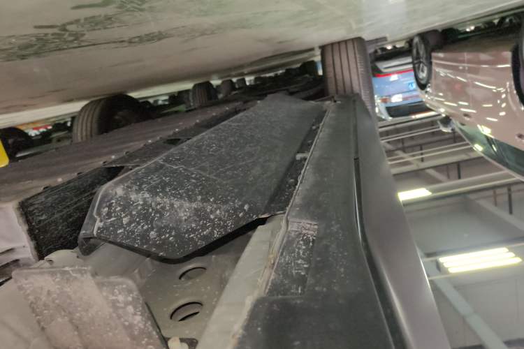 Used Chevrolet Equinox Plus 2024 102km RS Ultimate Edition Left Side Sill