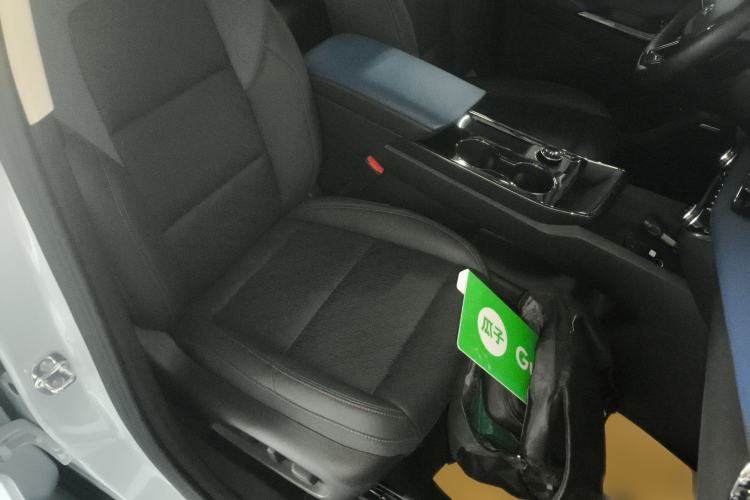 Used Chevrolet Equinox Plus 2024 102km RS Ultimate Edition Right Front Seat