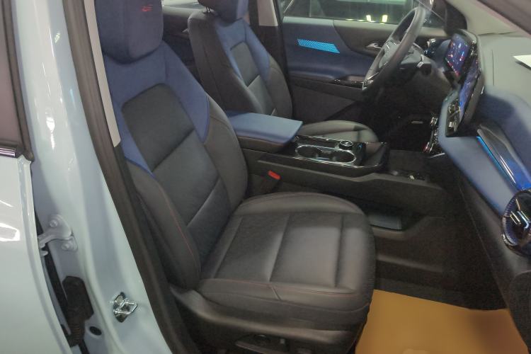 Used Chevrolet Equinox Plus 2024 102km RS Ultimate Edition Right Front Seat
