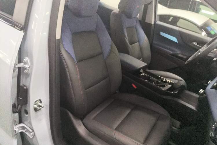 Used Chevrolet Equinox Plus 2024 102km RS Ultimate Edition Right Front Seat