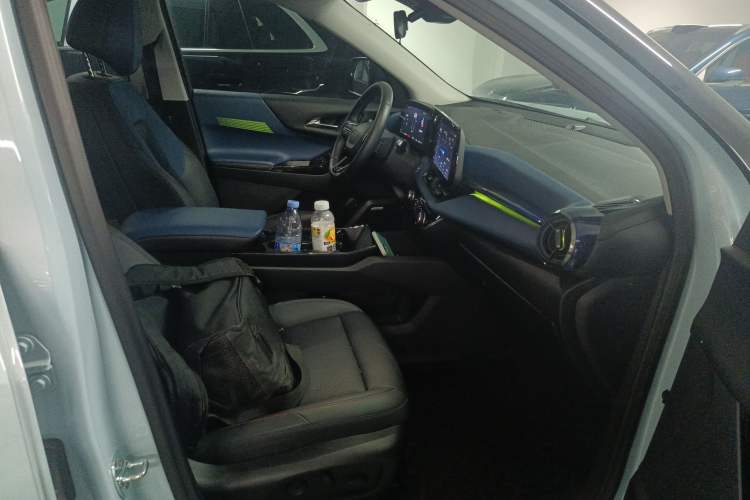 Used Chevrolet Equinox Plus 2024 102km RS Flagship Edition Right Front Seat