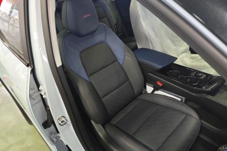 Used Chevrolet Equinox Plus 2024 102km RS Ultimate Edition Right Front Seat
