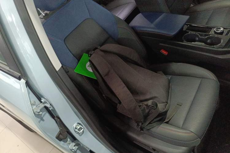 Used Chevrolet Equinox Plus 2024 102km RS Ultimate Edition Right Front Seat