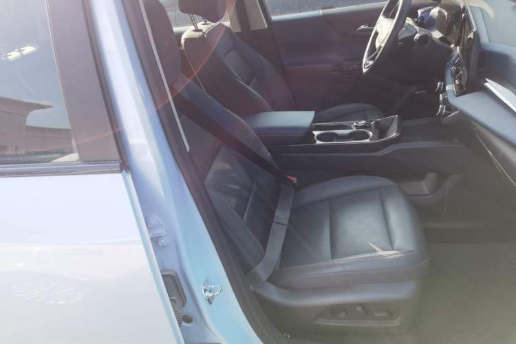 Used Chevrolet Equinox Plus 2024 102km RS Ultimate Edition Right Front Seat