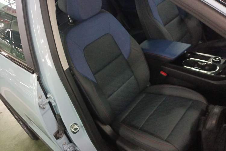 Used Chevrolet Equinox Plus 2024 102km RS Ultimate Edition Right Front Seat
