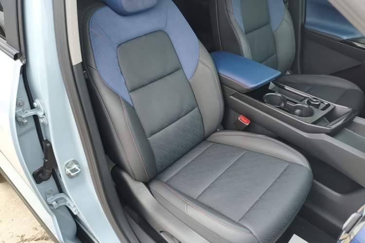 Used Chevrolet Equinox Plus 2024 102km RS Ultimate Edition Right Front Seat
