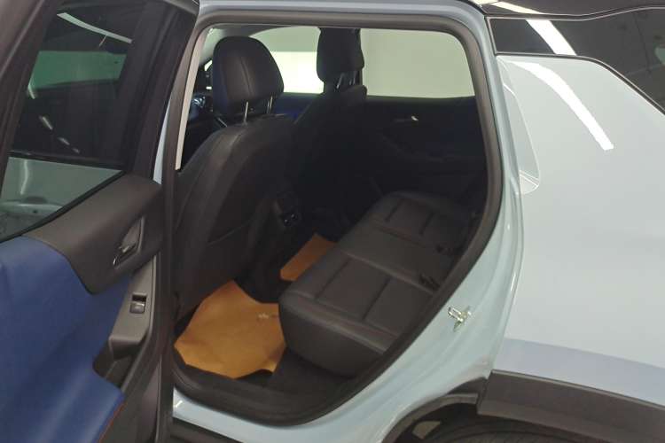 Used Chevrolet Equinox Plus 2024 102km RS Ultimate Edition Right Rear Seat