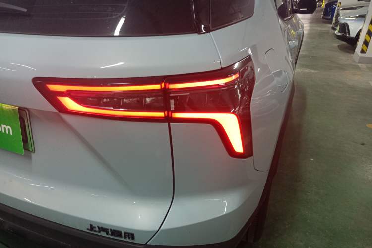 Used Chevrolet Equinox Plus 2024 102km RS Flagship Edition Right Rear Taillight