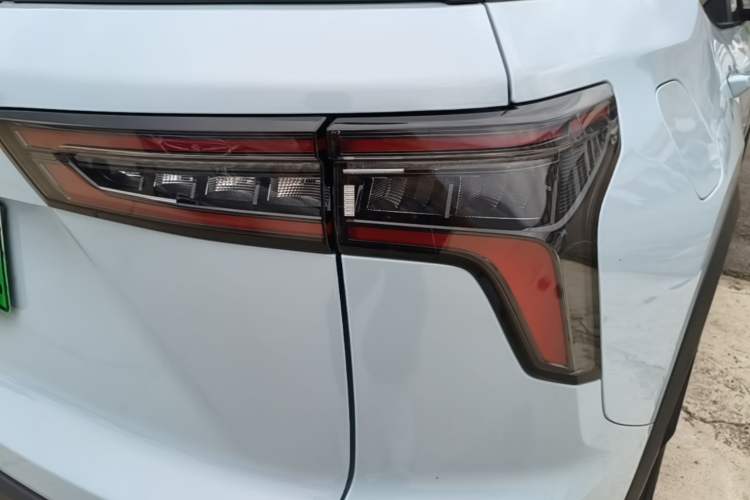 Used Chevrolet Equinox Plus 2024 102km RS Ultimate Edition Right Rear Taillight