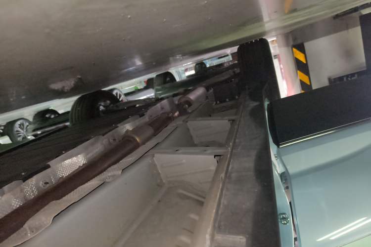 Used Chevrolet Equinox Plus 2024 102km RS Ultimate Edition Right Side Sill