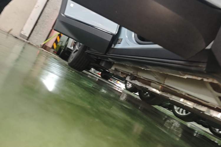 Used Chevrolet Equinox Plus 2024 102km RS Ultimate Edition Right Side Sill