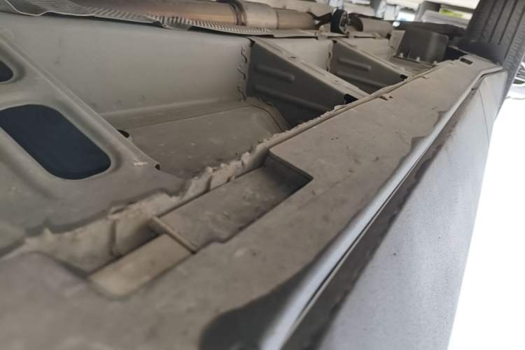 Used Chevrolet Equinox Plus 2024 102km RS Ultimate Edition Right Side Sill