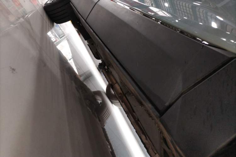 Used Chevrolet Equinox Plus 2024 102km RS Ultimate Edition Right Side Sill