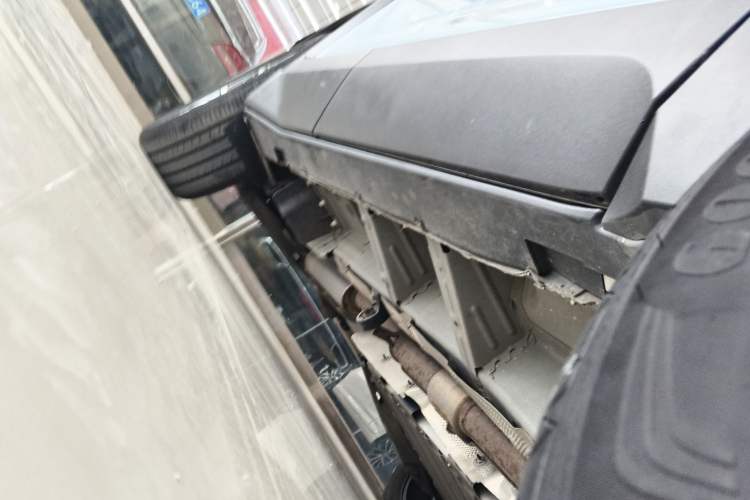 Used Chevrolet Equinox Plus 2024 102km RS Ultimate Edition Right Side Sill