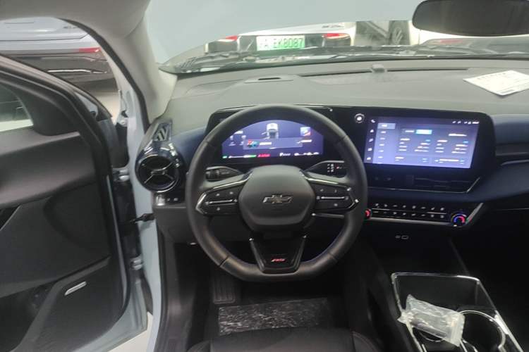 Used Chevrolet Equinox Plus 2024 102km RS Ultimate Edition Steering Wheel