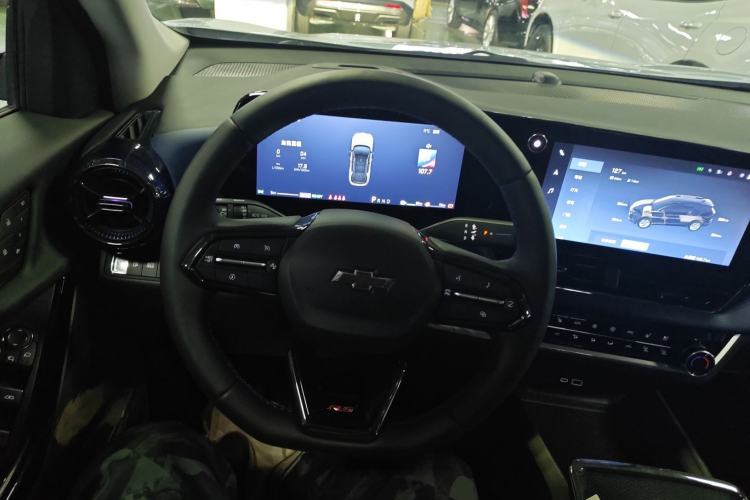 Used Chevrolet Equinox Plus 2024 102km RS Ultimate Edition Steering Wheel
