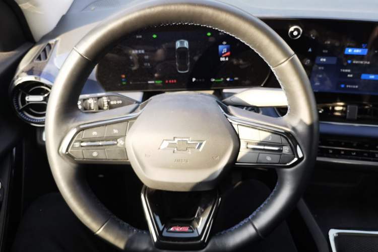 Used Chevrolet Equinox Plus 2024 102km RS Ultimate Edition Steering Wheel