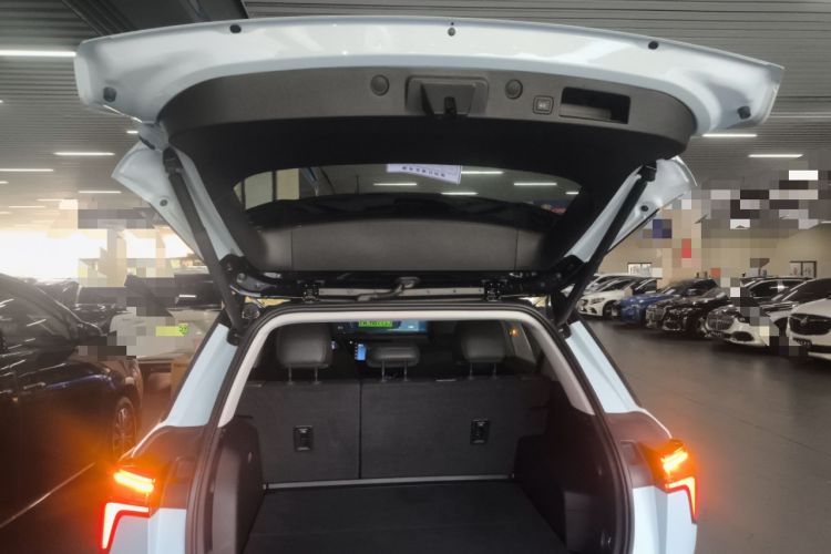 Used Chevrolet Equinox Plus 2024 102km RS Ultimate Edition Trunk