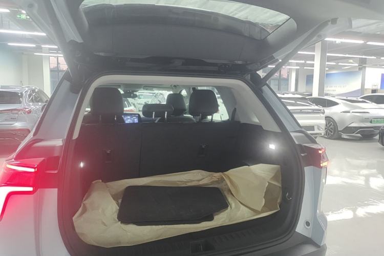 Used Chevrolet Equinox Plus 2024 102km RS Ultimate Edition Trunk